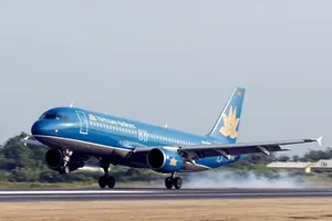 Máy bay Vietnam Airlines dừng khẩn cấp vì động cơ phát lửa