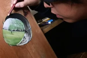 Kinh ngạc: Tranh vẽ trên gỗ giống y như thật