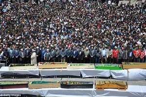 Đám tang tập thể đẫm nước mắt của 282 thợ mỏ thiệt mạng
