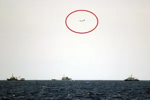 Lợi dụng thời tiết xấu, tàu Trung Quốc liên tục gây hấn