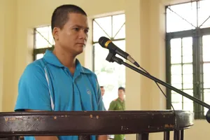 Tiếp tục xét xử gây rối ở Bình Dương: Tự đập đầu vu vạ CSGT hành hung 