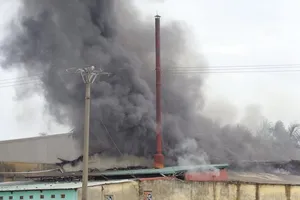 Cháy công ty may, hơn 1.200 người tháo chạy