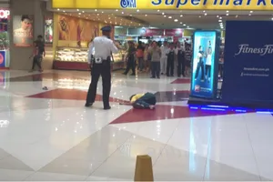 Sốc: Nhẩy lầu tự tử khi thấy bạn gái ngoài đời thực quá xấu