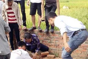 Đau lòng chuyện xác thai nhi ở Đồi Cốc