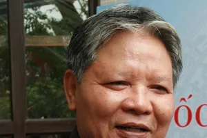 Tòa án phải bỏ “giấy phép con” gây khó nhà báo