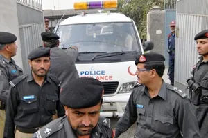 Cô gái bị cưỡng hiếp, treo trên cây ở Pakistan