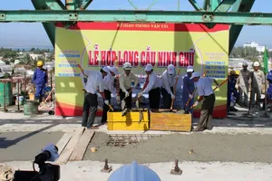 Ninh Thuận: Hợp long cầu Ninh Chữ nối qua Đầm Nại