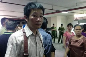 Có mặt công an phường, dân chung cư vẫn bị bảo vệ đánh tét mặt, đổ máu 