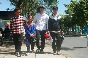 Thí sinh tí hon có tên “24” đi thi đại học