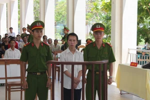 Tử hình kẻ cuồng ghen tưới xăng đốt người yêu