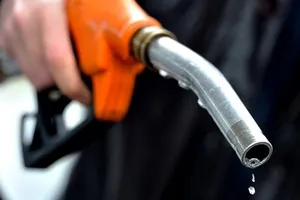 Xăng bất ngờ tăng giá từ 20h tối nay 7/7