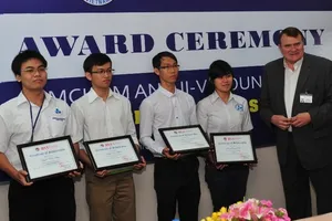 Hiệp hội Mỹ trao học bổng cho 8 sinh viên tiêu biểu của TP HCM