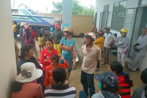 Chìm tàu ở Kê Gà: Cứu được 10 người, 1 thuyền viên buông tay vì đuối sức