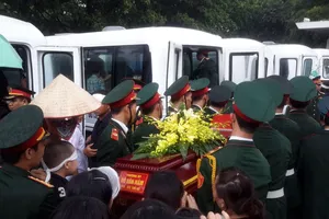 Những hình ảnh xúc động tại lễ truy điệu 18 chiến sĩ hy sinh 