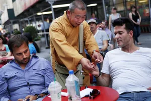 Lưu manh đội lốt tu hành ở hải ngoại