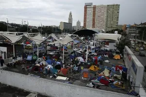 Fan Argentina ăn đường, ngủ chợ chờ chung kết World Cup