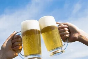  Uống bia cũng phải đúng cách