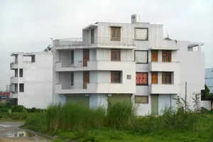 Đại gia chán ở villa vì “làm hết hơi cho ôsin hưởng“