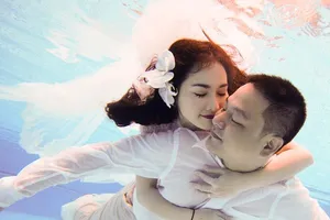 Ảnh cưới dưới nước độc đáo của diễn viên Kim Hiền