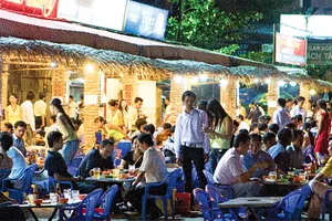 Cấm rượu bia sau 22 giờ: Để vợ không phải xách dao... chém chồng