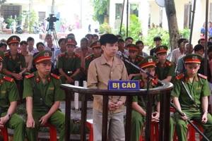 Đâm chết bạn vì nghi ngờ bạn lấy tiền