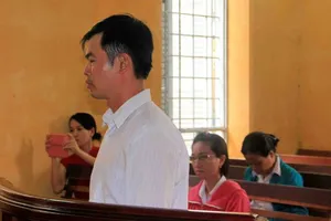 Lời khai của bác sĩ tra tấn vợ dã man bằng dây xích và dao suốt 6 giờ