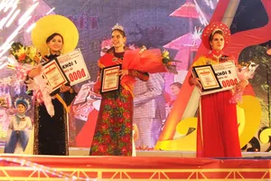 Nữ võ sĩ Nga đăng quang Người đẹp võ cổ truyền Việt Nam