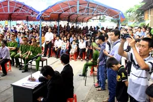 Chùm ảnh phiên tòa xét xử lưu động vụ án giết người yêu rồi lên facebook chia sẻ