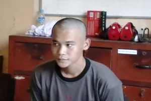 "Trả thù" cho bạn gái, đâm người gãy cả lưỡi dao