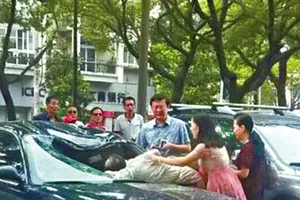 Rộ tin tướng Trung Quốc nhảy lầu tự tử