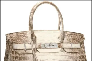 “Sao” náo loạn vì chiếc túi đắt nhất thế giới 4,3 tỷ