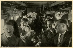 Phát hiện những bức ảnh cực hiếm về Hitler khi còn trẻ