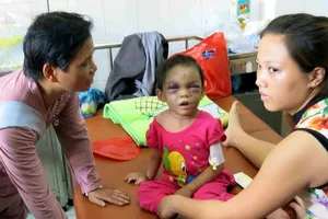 Biểu dương hai vợ chồng giải cứu bé gái 4 tuổi bị bạo hành