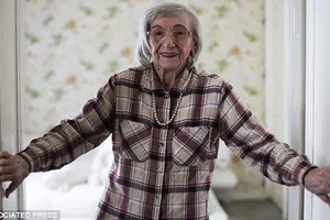 Cuộc sống địa ngục của người nếm thức ăn cho Hitler 