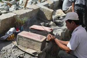 Vụ thi công bờ kè làm mất nhiều mộ: Đơn vị thi công đồng ý bồi thường