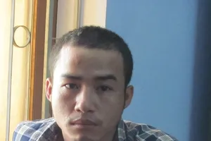 Vác mã tấu cướp tiền đi bar ăn nhậu