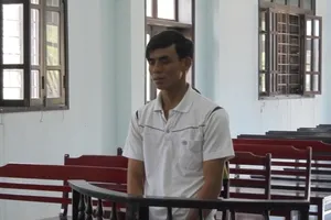 Tài xế xe tải đâm liên tiếp vào năm học sinh hầu tòa