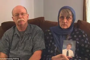 Cha mẹ con tin người Mỹ cầu xin IS rủ lòng thương