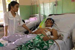 Một MC truyền hình bị cướp đâm trọng thương