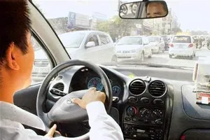 Gia hạn đổi Giấy phép lái xe ô tô đến hết năm 2015 