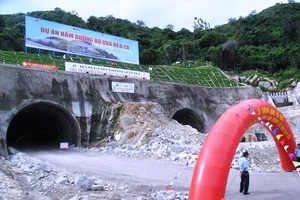 Thông hầm đường bộ Cổ Mã