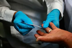 Máu bệnh nhân Ebola trở thành mục tiêu của bọn cướp