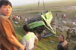 Khởi tố tài xế ngủ gật khiến xe khách lật, 22 người thương vong