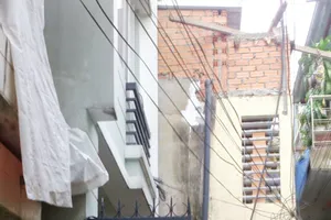 Một người đàn ông tự thiêu trong nhà tại quận 6