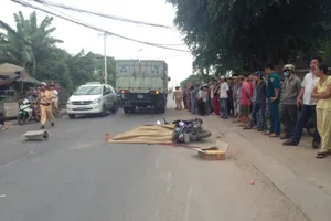 TP.HCM: Va chạm với xe tải, nam thanh niên bị cán tử vong