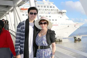 Hoàng Việt khoe ảnh vi vu với bạn gái tỉ phú U50