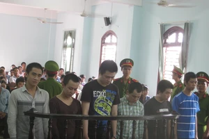 Nẹt pô khiếu khích rủ đua xe, người chết, kẻ vào tù