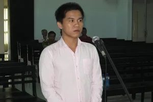 Ép bé gái 6 tuổi quan hệ, bị tù 14 năm 