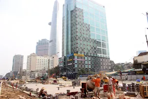 Mục kích tiến độ cải tạo, nâng cấp quảng trường Nguyễn Huệ