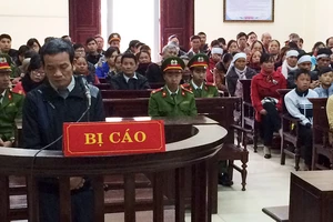 Hàng xóm đâm chết nhau vì 1 bao xi măng